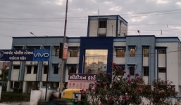 Người phụ nữ mất đầu vì kẹp thang máy