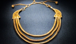 2 sợi dây chuyền chìm dưới đáy biển 800 năm vẫn như mới