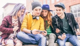 Nghiên cứu mới: Người trẻ 'mọc sừng' vì dùng điện thoại quá nhiều