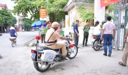 Thí sinh Hà Giang được xe cảnh sát hộ tống tới điểm thi