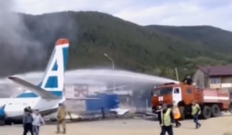 Máy bay Nga chở 48 người bốc cháy ngùn ngụt