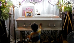 Bé 3 tuổi Philippines bị cảnh sát bắn chết vì làm lá chắn cho bố