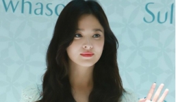 Song Hye Kyo chính thức lộ diện sau khi ly hôn Song Joong Ki