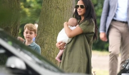 Bế con đi xem chồng chơi polo, Meghan lại bị chỉ trích vì điều này