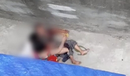 Hà Nội: Bất lực giải cứu cụ bà bị chó cắn không chịu nhả