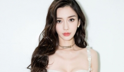 Angelababy phản ứng khi bị nhân viên an ninh sân bay xô đẩy