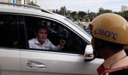 Danh tính người đàn ông ôm bọc tiền cố thủ trong xe Mercedes 5 tỷ