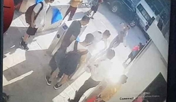 Vụ bé trai lớp 1 tử vong trên xe: Đã tìm thấy chiếc áo đỏ