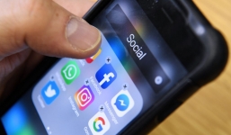 Nghiện mạng xã hội, thiếu nữ có nguy cơ gặp vấn đề sức khỏe tâm thần