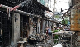 TP.HCM: Nổ bình gas mini khiến 6 kiot, 4 xe máy bị thiêu rụi