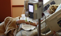 Dùng kem chống lão hóa chứa thủy ngân, người phụ nữ bị bán hôn mê