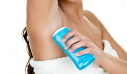 Thời điểm dùng lăn khử mùi tốt nhất