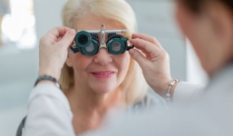 Thực phẩm 'cứu cánh' cho đôi mắt nhìn màn hình điện thoại quá nhiều