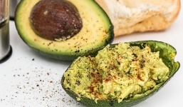 Điều kỳ diệu khi ăn một quả bơ mỗi ngày