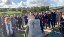 Người chết chơi khăm khiến cả đám tang đang khóc phải bật cười