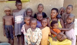 Người mẹ 'mắn đẻ' nhất thế giới phải cắt buồng trứng để ngừng sinh con