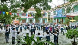 Nam sinh nghịch bình hơi cay khiến 19 bạn học nhập viện