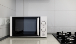 Sai lầm khi hâm cơm nguội và 9 thực phẩm khác bằng lò vi sóng