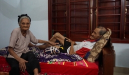 Cặp vợ chồng 90 tuổi viết đơn xin thoát nghèo, nhường suất cho người khác