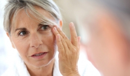 2 thói quen xấu khiến bạn trông già hơn tuổi thật