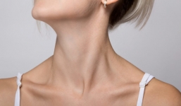 Bàn tay và 8 bộ phận trên cơ thể tiết lộ tuổi thật của bạn