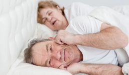 Trị dứt điểm ngủ ngáy bằng 8 mẹo nhỏ