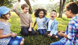 10 điểm chung của trẻ khỏe mạnh: Ngủ nhiều đứng đầu