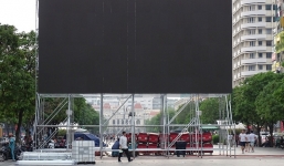 Dựng 5 màn hình ở phố đi bộ Nguyễn Huệ cổ vũ đội tuyển Việt Nam