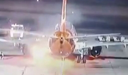 Máy bay chở 196 người bốc cháy khi vừa hạ cánh