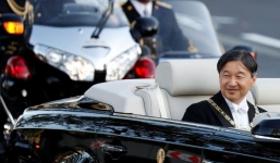 Nhật hoàng dùng bữa thâu đêm với nữ thần mặt trời