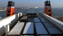 Phát hiện 25 người nhập cư lậu trên xe tải đông lạnh vào Anh