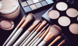 90% các sản phẩm trang điểm là một ổ vi khuẩn khổng lồ