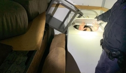 11 người nhập cư Trung Quốc trốn trong máy giặt, tủ quần áo vào Mỹ