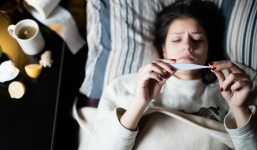 Tại sao người nóng sốt nhưng bạn lại thấy lạnh run?