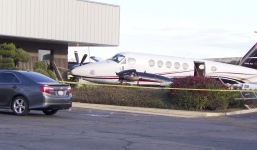 Thiếu nữ vượt rào, đánh cắp máy bay tại Mỹ