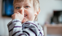 Bỏ ngay thói quen ngoáy mũi nếu không muốn mắc căn bệnh nguy hiểm này