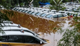 Cơn mưa đêm Giao thừa nhấn chìm cả thành phố Jarkata