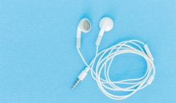 Lý do không nên dùng chung tai nghe