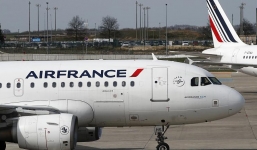 Phát hiện thi thể bé trai bám càng máy bay đi từ châu Phi sang Pháp
