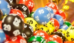 Trúng xổ số 1 triệu USD sau khi nhà bị cháy rừng thiêu rụi