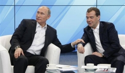 Thủ tướng Nga và toàn bộ chính phủ từ chức