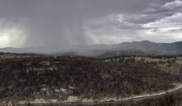 Cơn mưa 'vàng' xoa dịu cháy rừng Australia