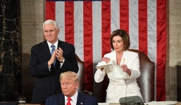 'Drama' giữa Tổng thống Trump và Chủ tịch Hạ viện tại Thông điệp Liên bang