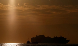 Ít nhất 10 ca nhiễm virus corona trên du thuyền chở 3.700 người