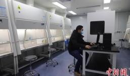 Bên trong phòng thí nghiệm virus corona siêu tốc xây trong 7 ngày