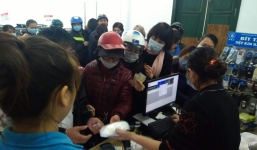 Dân Hà Nội đổ xô đi mua khẩu trang vải kháng khuẩn Dệt kim Đông Xuân