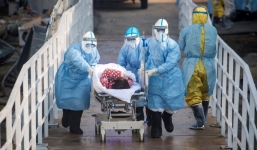 Số ca tử vong vì virus corona tăng lên 805, sắp tiệm cận đại dịch SARS