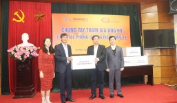 Trao 10.000 khẩu trang kháng khuẩn đến vùng tâm dịch Covid-19