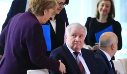 Covid-19: Nói không với bắt tay, ôm, hôn, thế giới sáng tạo cách chào mới