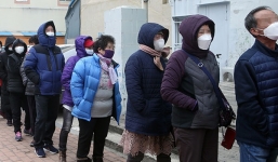 Người dân Hàn Quốc bế tắc vì Covid-19